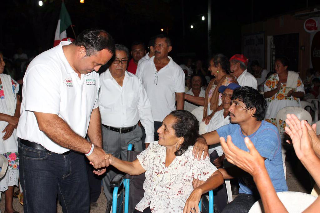 eveliodzibpza's tweet photo. Anoche estuvimos acompañando a nuestro amigo candidato @rubencarrillo_s a una reunión vecinal en Muna. http://t.co/S2p0FvNNpd