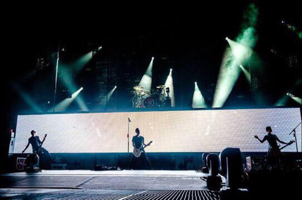 5SOS || #ROWYSOTour Amsterdam - May20 (via <a href="/Site5SOSBR/">5SOS Brasil 🇧🇷</a>) #2