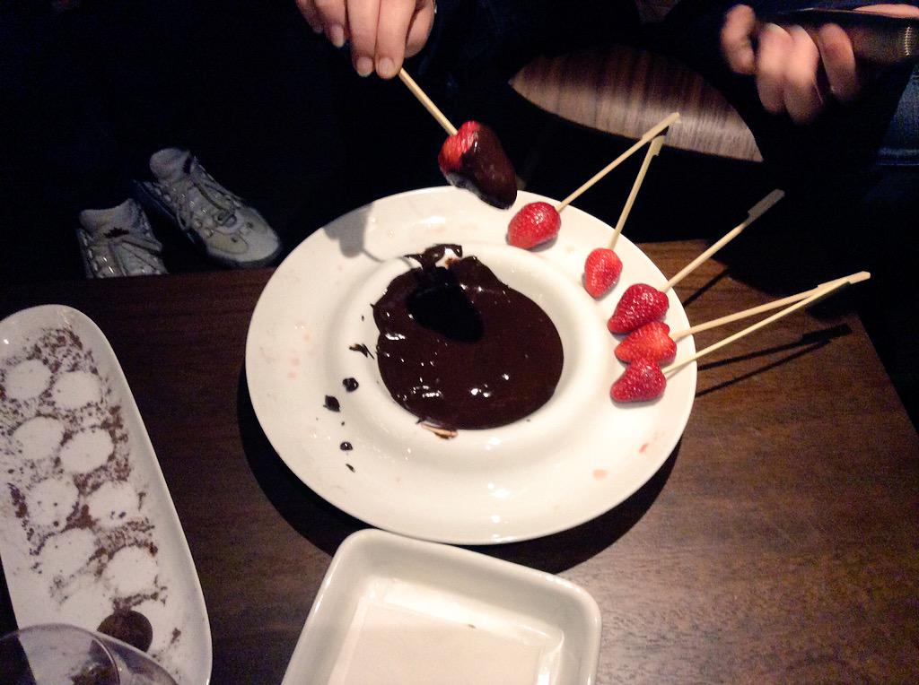 alacartemenus's tweet photo. Los postres en @rafbarbcn Capicúa de chupito de avellana ¡riquísimo!!! #muyfan #llegarafbar #rafbarea http://t.co/vmx6fFEXHu