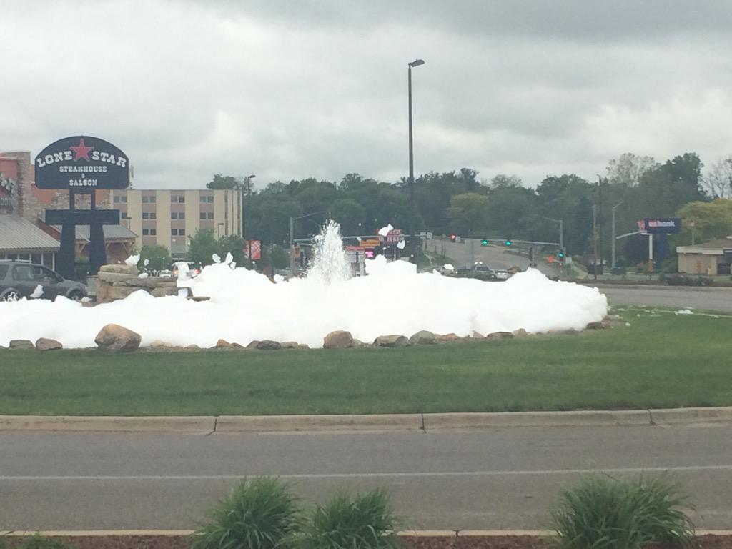 Isaneff96's tweet photo. So someone put dish soap in the fountain by red robin... http://t.co/5CPRnnAJ4a