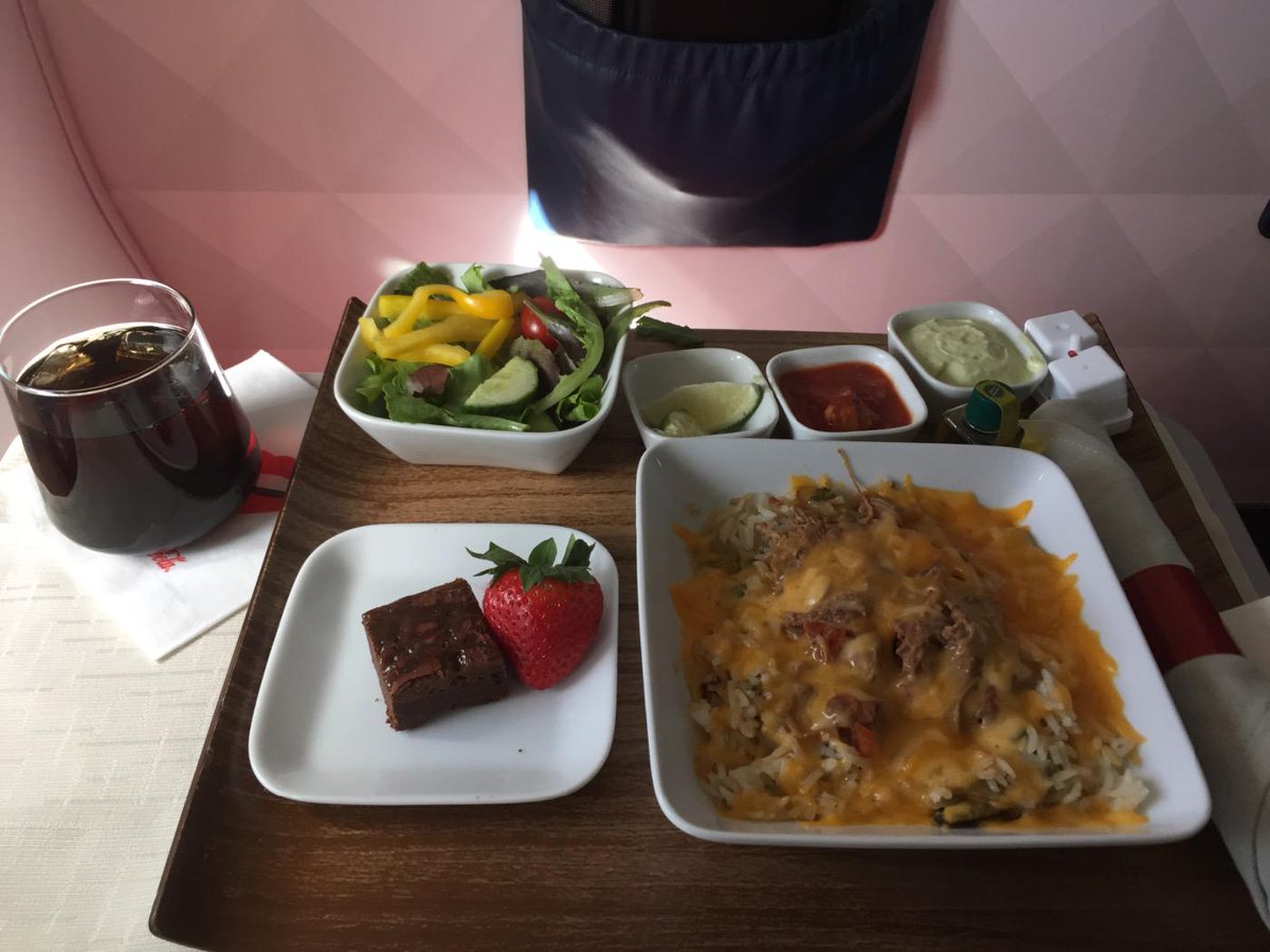 saab007's tweet photo. Dinner is served on @Delta #DL1800 #FirstClass #ChipotleBeef ✈️ http://t.co/Jsc0hkqF1i