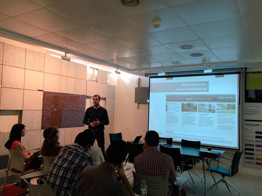 sergio_galiana's tweet photo. Alex García Asia-Pacífico Manager de @LevantinaGroup nos expone su Estrategia C. Internacional @UniversidadMH #4ADE http://t.co/QN4uo70L2I
