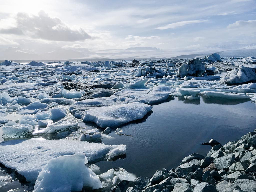 Ronstoop's tweet photo. Raging reporters in stunning Iceland part 1 @BrutusTwit @Icelandair http://t.co/tHXcqxQLM0