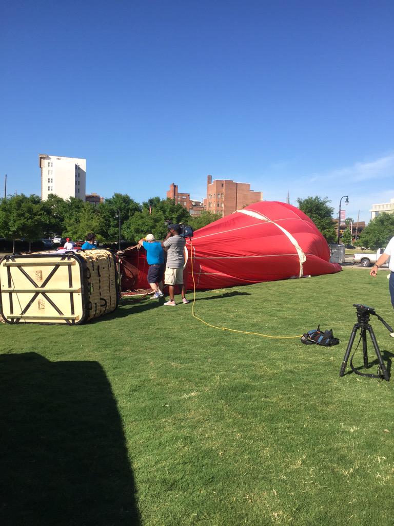 ATCDurham's tweet photo. Sneak peek to #WRALBalloonFest in DiamondView Park > 2 balloons, 1 basket &amp; tethered balloon glow TONIGHT! Come see! http://t.co/n3jjRzMKs3