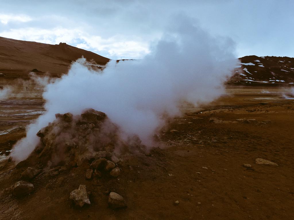 Ronstoop's tweet photo. Raging reporters in Iceland part 2 @BrutusTwit @Icelandair http://t.co/EpKH93W1hO