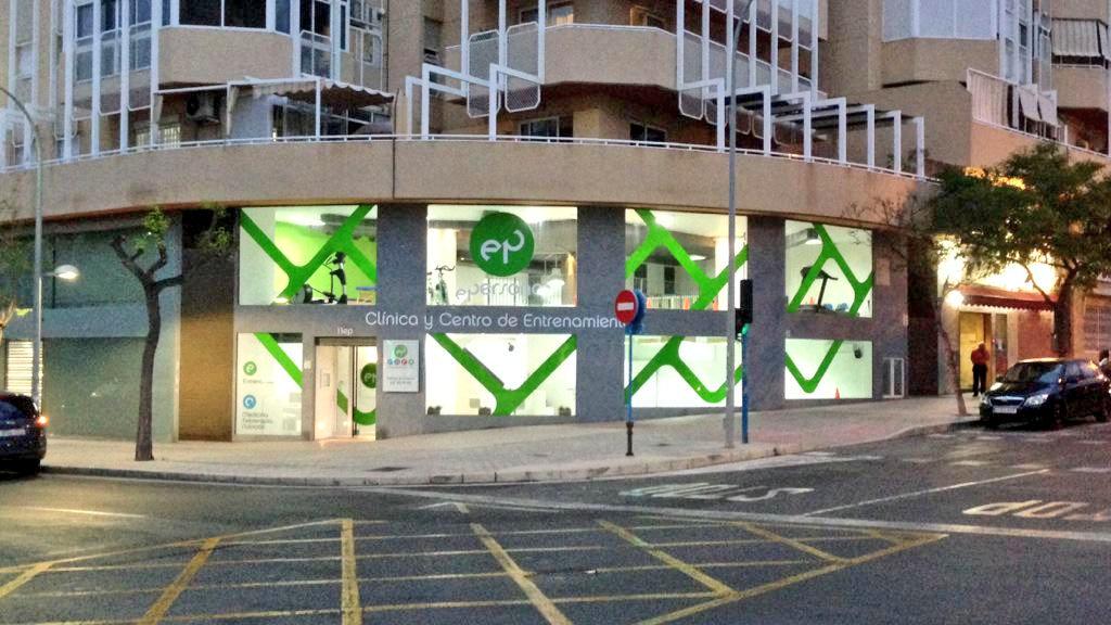 EPersonal1's tweet photo. Preparando al máximo detalle una nueva apertura en #Alicante @radioalicante @AlicanteDeports http://t.co/XC3F4xigiJ
