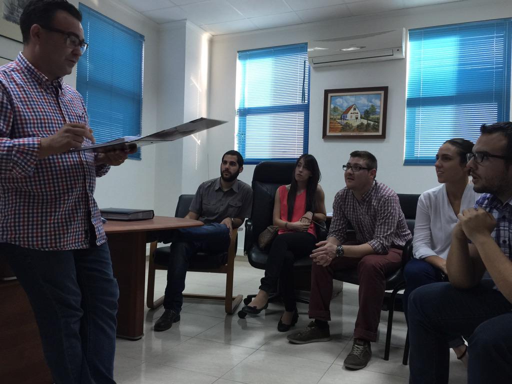sergio_galiana's tweet photo. Ram��n Moya de #LaBarracaAlimentaciónSL nos expone su Estrategia Comercial Internacional @UniversidadMH #4ADE http://t.co/1bMtOEwm84