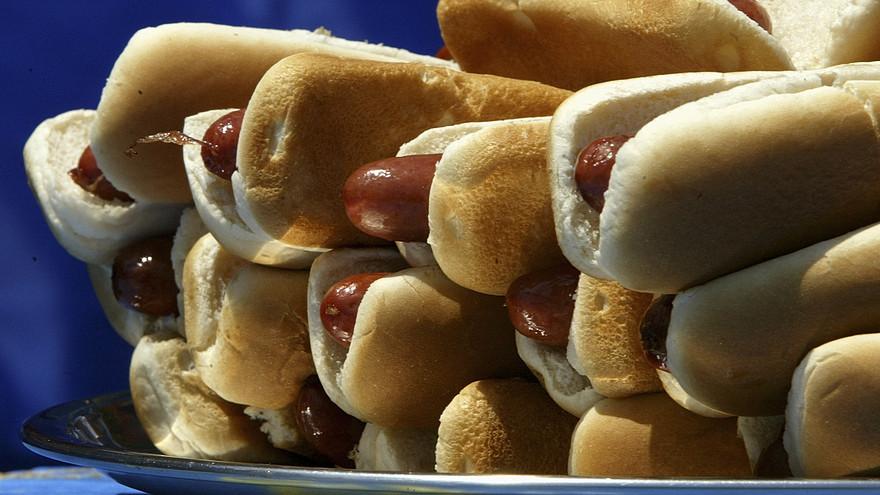 SilviaAscarelli's tweet photo. Latest #HowToSurviveNYC tip: Ask price of that hot dog before ordering - or risk paying $30. http://t.co/qHh3nidCdI http://t.co/BfYUu9vJQf