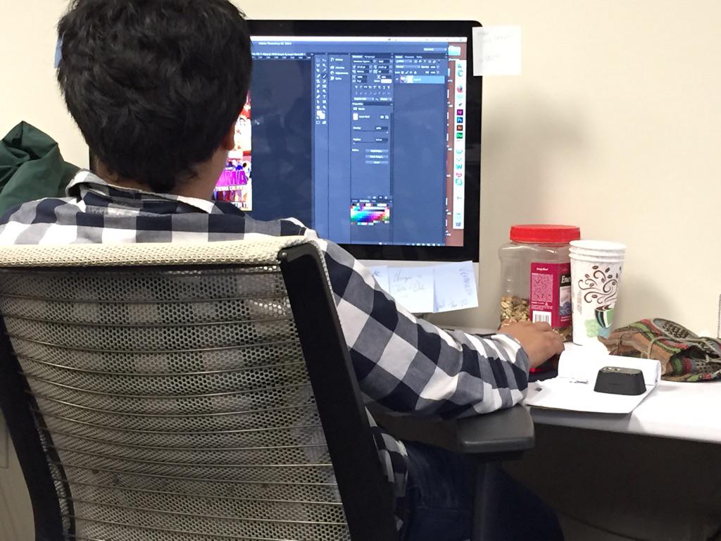 mattandbobfm's tweet photo. Smug jerk. Sitting there all happy with his new work space and #nutjar. http://t.co/1jU16036dE