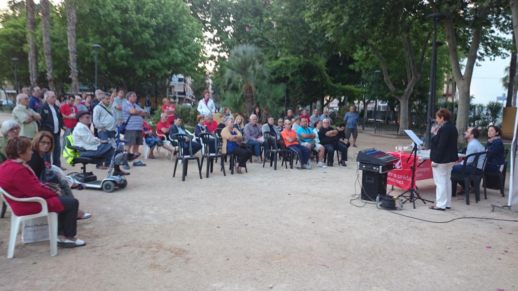 eumanises's tweet photo. Acto Público de Esquerra Unida hoy en el Barrio del Carmen... ¡Es la hora! http://t.co/X9YvgboYiI