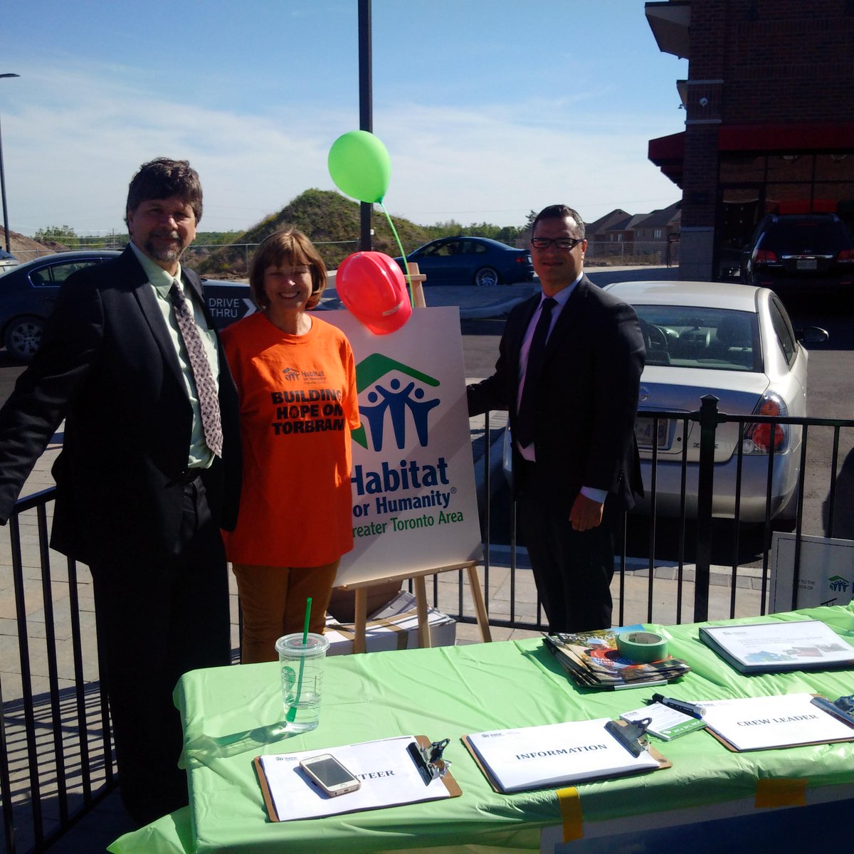 medeiros_martin's tweet image. Happy to run into @habitatgtr along with @councillorjeff at @StarbucksCanada grand opening in #Brampton dusk location