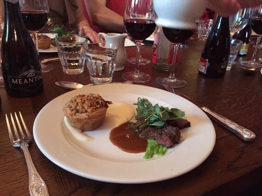 connieconsumes's tweet photo. Thoroughly enjoyed the #BEERvWINE fight at @TheSelkirkSW17 #supperclub - wine always wins but food was a knockout! http://t.co/pLPGuRwy5n