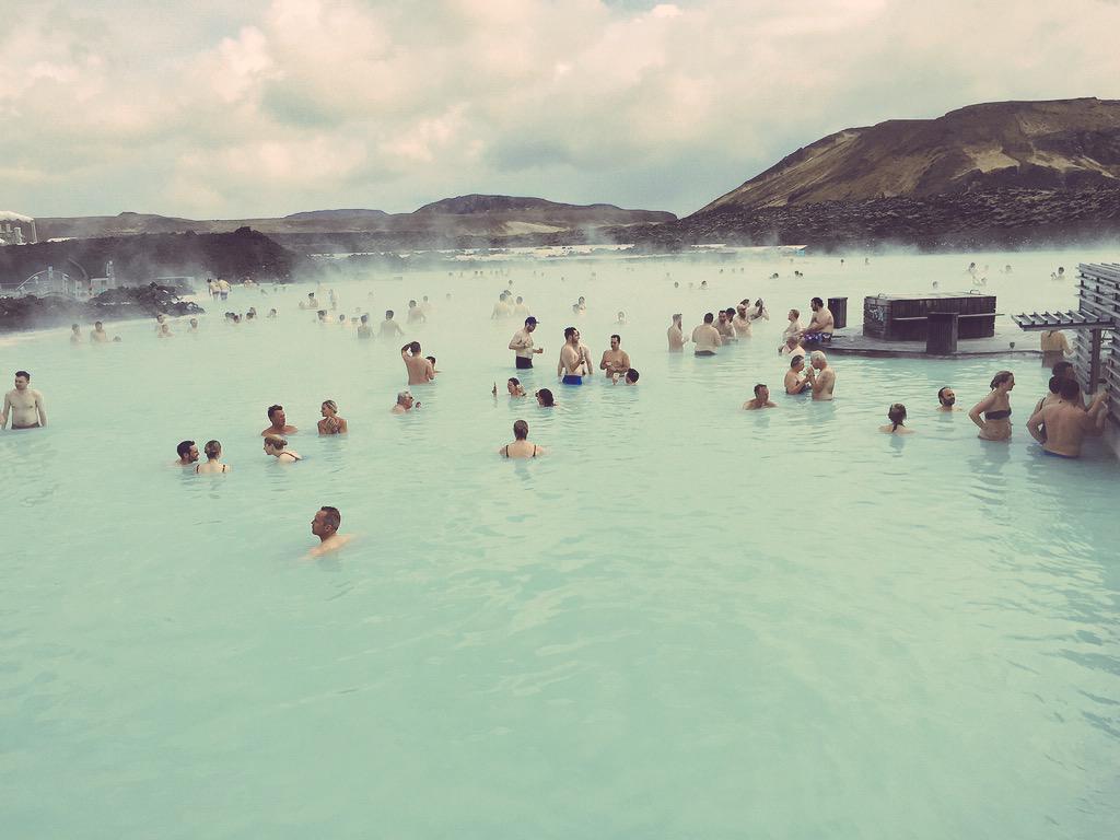 Ronstoop's tweet photo. Rating reporters in stunning Iceland! @BrutusTwit @Icelandair http://t.co/LNCWEHRjWb
