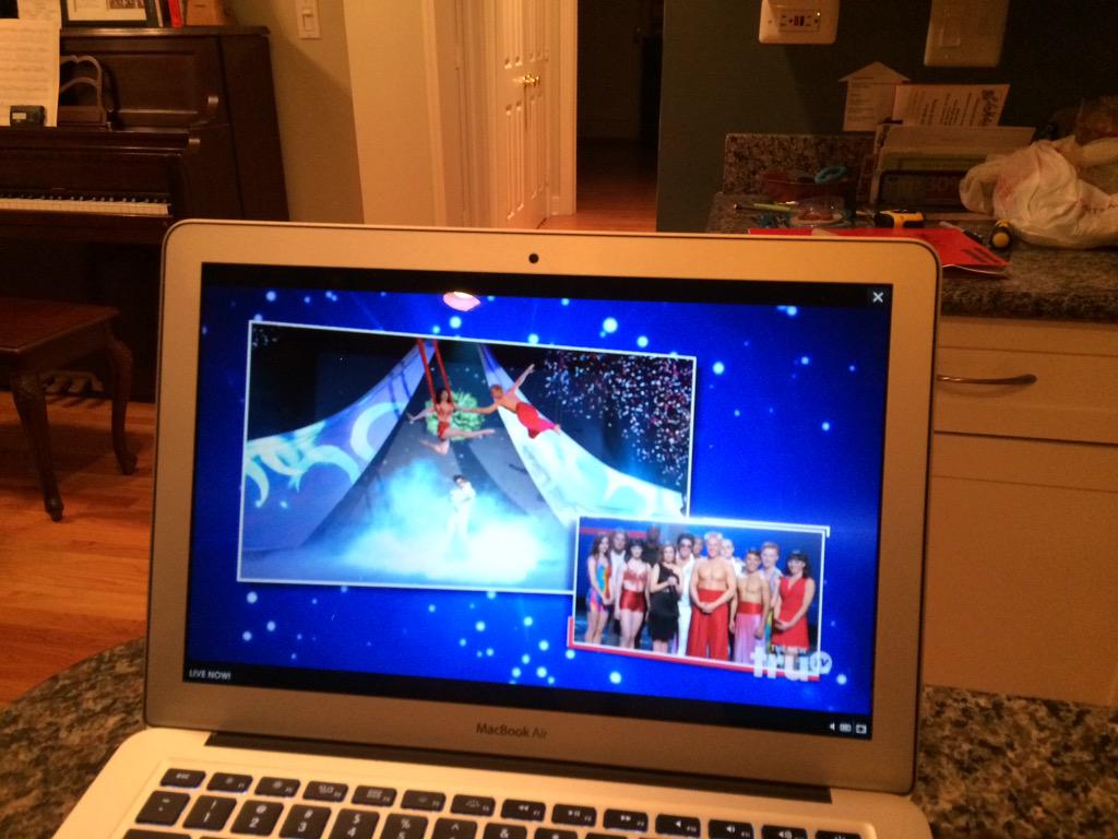krisnoon's tweet photo. We did it! Fun fact: Jason and I almost did not make that last hand grab! #behindthefake @ontheFLYpros #FakeOff http://t.co/XvylIWuS7D
