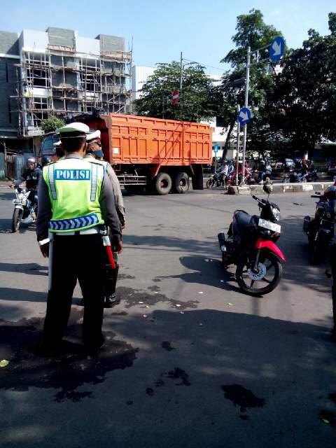 <a href="/86netmedia/">86_NET</a> <a href="/ClickBandung/">IG: @clickbandungcom</a> : via <a href="/idberbisnis/">Risa Firdaus</a> there's a RAZIA,"Bodong"? Its "DAMAI DI TEMPAT" <a href="/infobandung/">infobandung</a>
 "