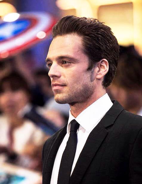 jmkkyu's tweet image. he looks like a disney prince    get out of my face