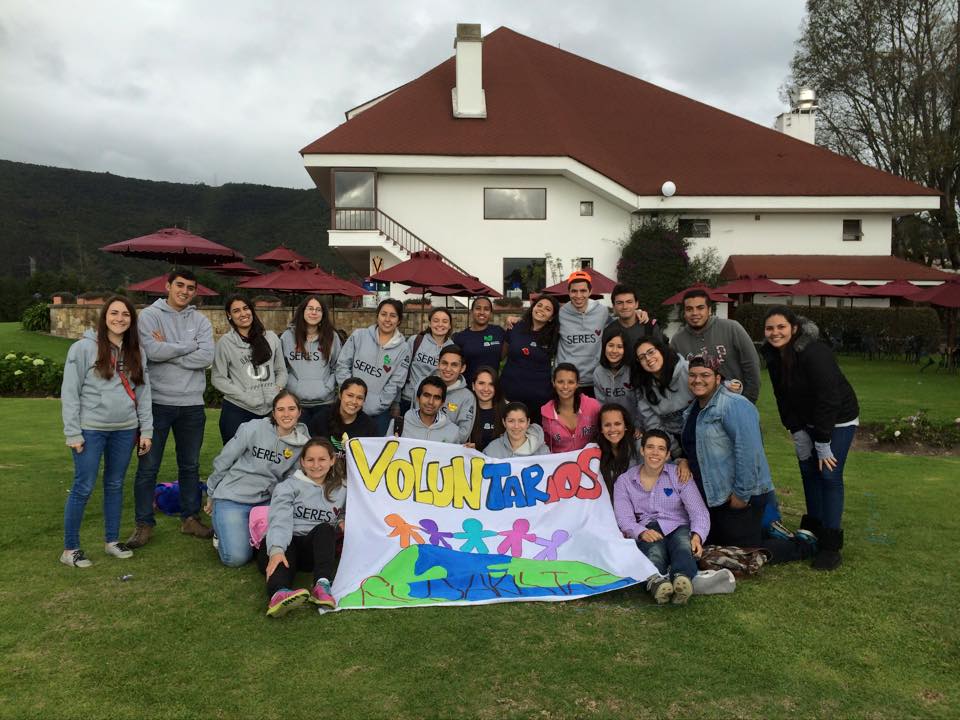 Mayo 17 de 2015 - Jornada con la Fundación Akapana. Voluntarios del Instituto Rosarista de Acción Social - SERES.