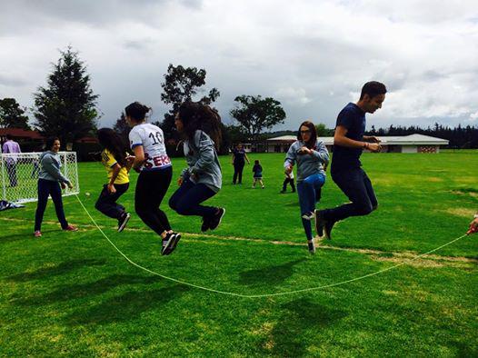 Además del aprendizaje y del crecimiento personal, los voluntarios rosaristas siempre se divierten junto a los niños.