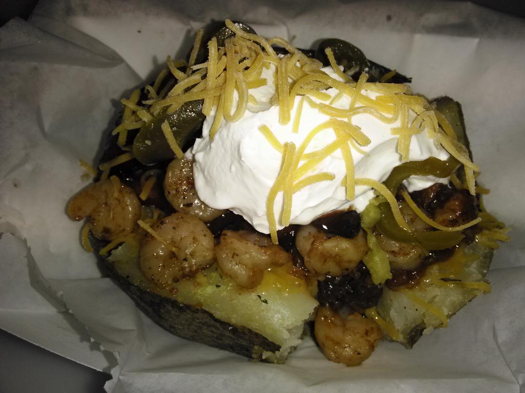 chefivyskitchen's tweet photo. Loaded baked potato with blackened shrimp and smoked sausage http://t.co/poZS1vJ03g