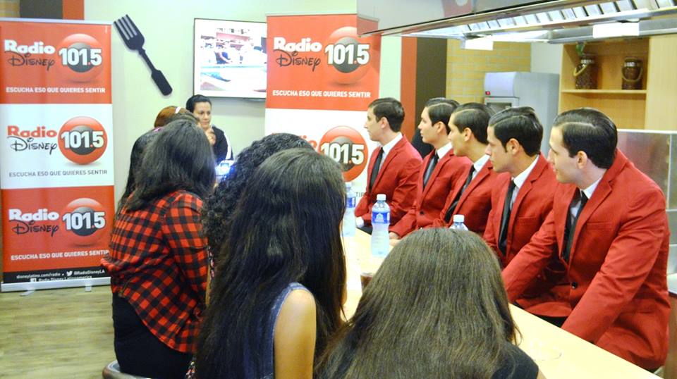 SomosRetz's tweet photo. Meet &amp; Greet #RDPanama - We love you too!!! #retzlovers http://t.co/2lz4BF5aq8