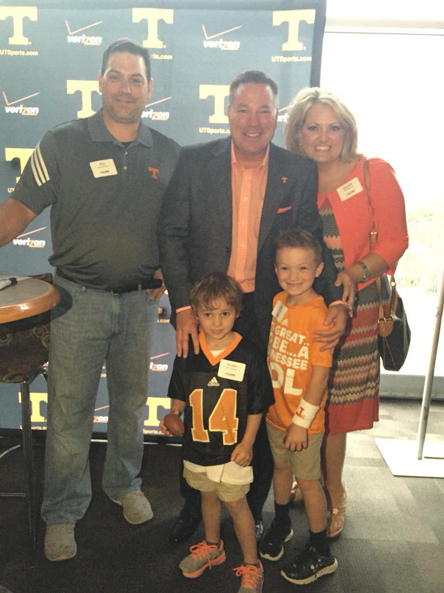 Vol_Football's tweet photo. Family affair at the #BOC15 in Nashville! 🍊🏈 http://t.co/YOJfe63poi