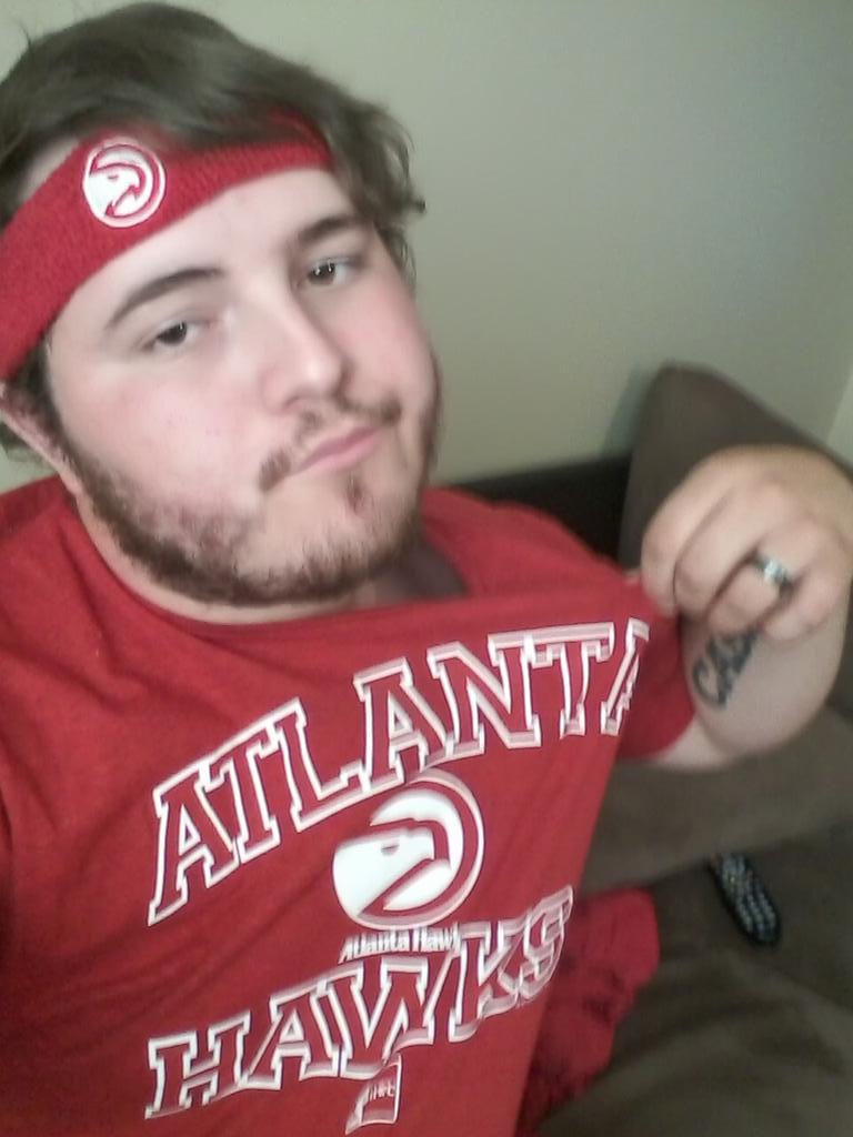 eldiablodiaz's tweet photo. A guy asked me who I had in the game tonight. All I could say was "cmon son" @ATLHawks  #TrueToAtlanta  #LetsGoHawks http://t.co/qepFppLTBG