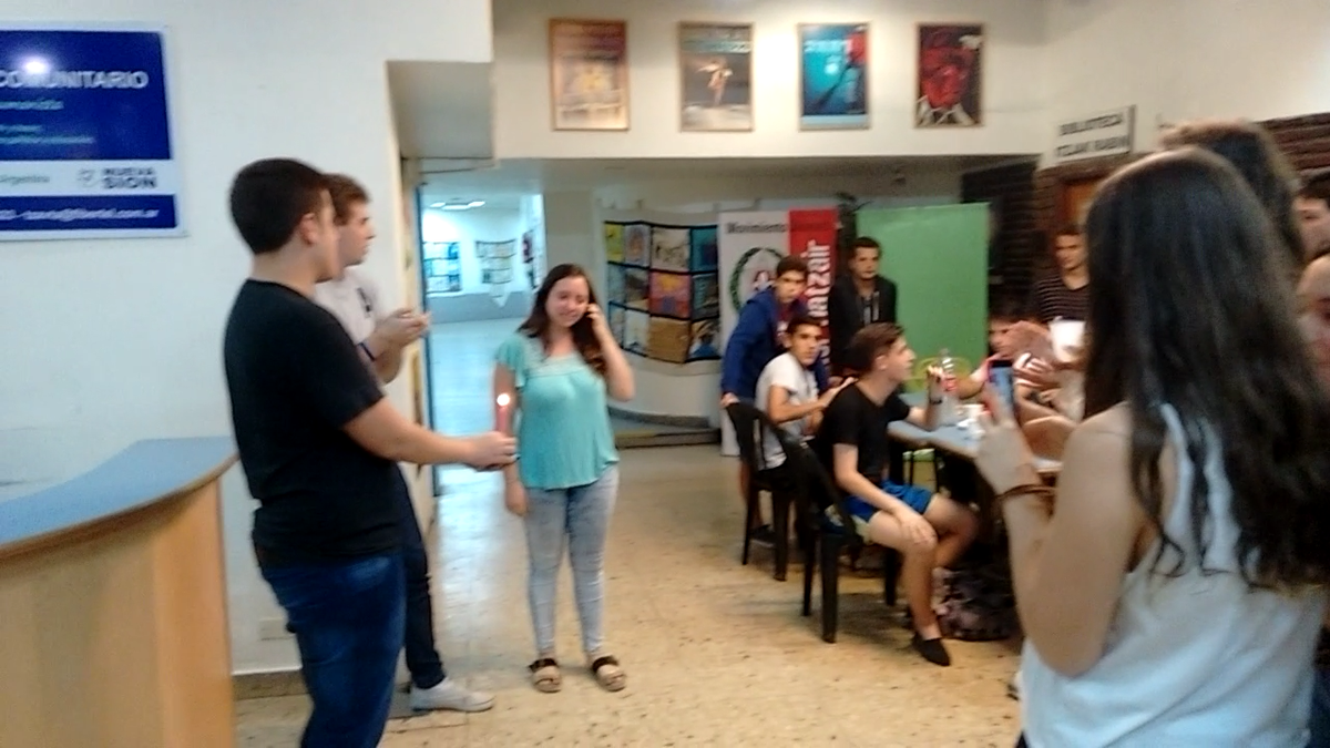 _Maaian's tweet photo. Merienda y Feliz Cumpleaños a Nadina, mejanejet de Escuela de Madrijim #Escuela http://t.co/UbWaYKfpn2
