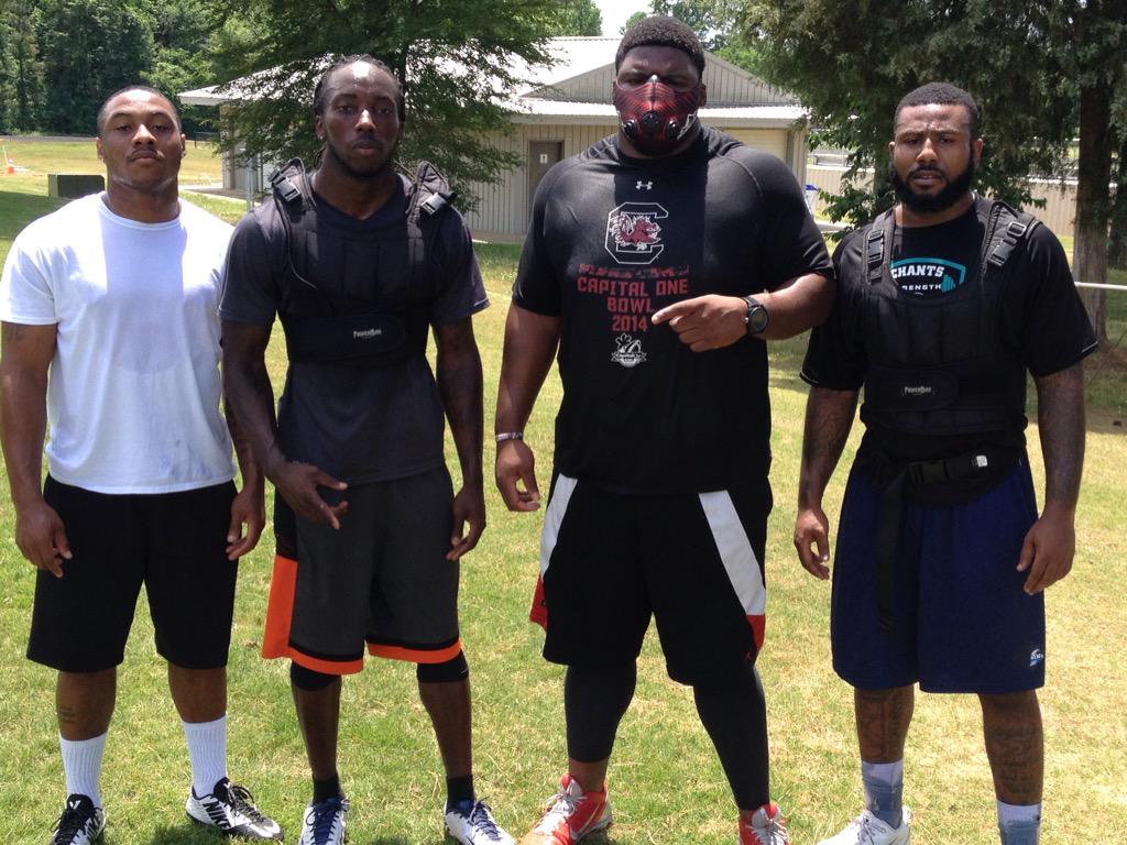 jamesalanwest34's tweet image. Big G made it through the workout with his mask on.