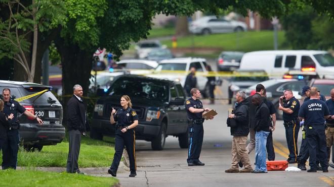 FoxNews's tweet photo. Police officer, suspect killed in Omaha shooting http://t.co/ZsPkvRQbhq http://t.co/XGoAN2ogUA
