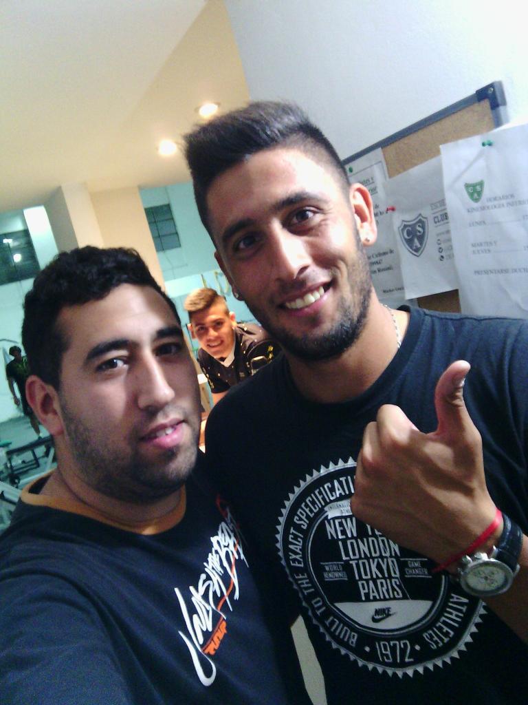 seleF8's tweet photo. Vale oro esta foto en mi celular.... Jaja lo mas!!! @DiegoCarmuega http://t.co/Kj55kMpUR4
