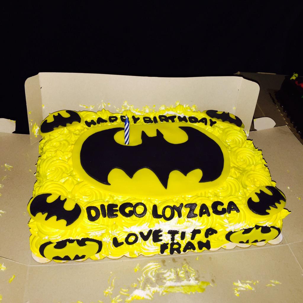 DiegstersReal's tweet photo. Cool batman birthday cake from tita @Purple_FranU 👍🏻

#HappyBirthdayDiego 
#last2days 
#DiegoLoyzaga
#JayFernandez 💋 http://t.co/YNkCzmilzP