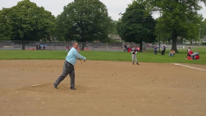 ElizabethRat22's tweet photo. Mr. Barber threw out the first pitch and the boys went on to win 15-3 tonight! #werprexies http://t.co/XX0qoQuAc6