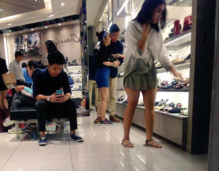 9GAG's tweet image. Two types of guys in the world