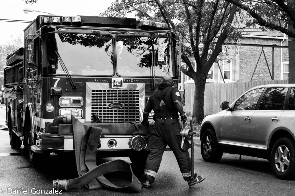 Denoall's tweet photo. @ChicagoFireDep Put out a fire at 5200 W Drummond Block. No one was hurt @TelemundoCHI @unichicago @froknowsphoto http://t.co/DiCbVKpsfr