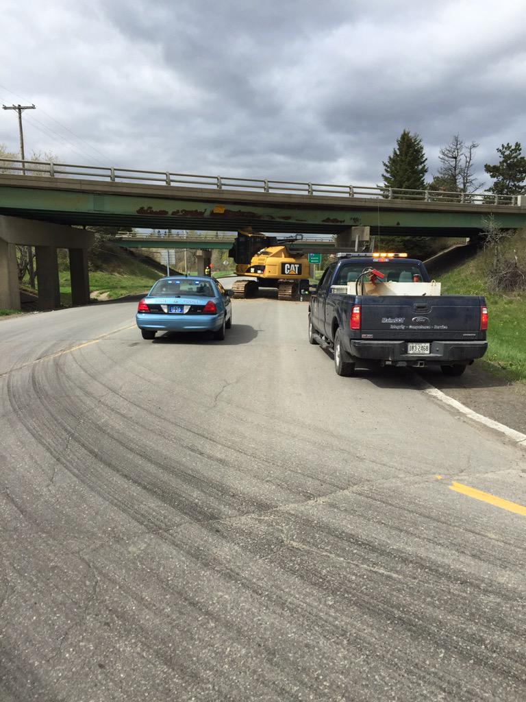 MEStatePolice's tweet photo. PRESS RELEASE: I-95 NB Oakfield reduced to one lane due to over-height vehicle crash. http://t.co/ydRwTU9s6S #MSP_F http://t.co/Oc7pqgabQ7