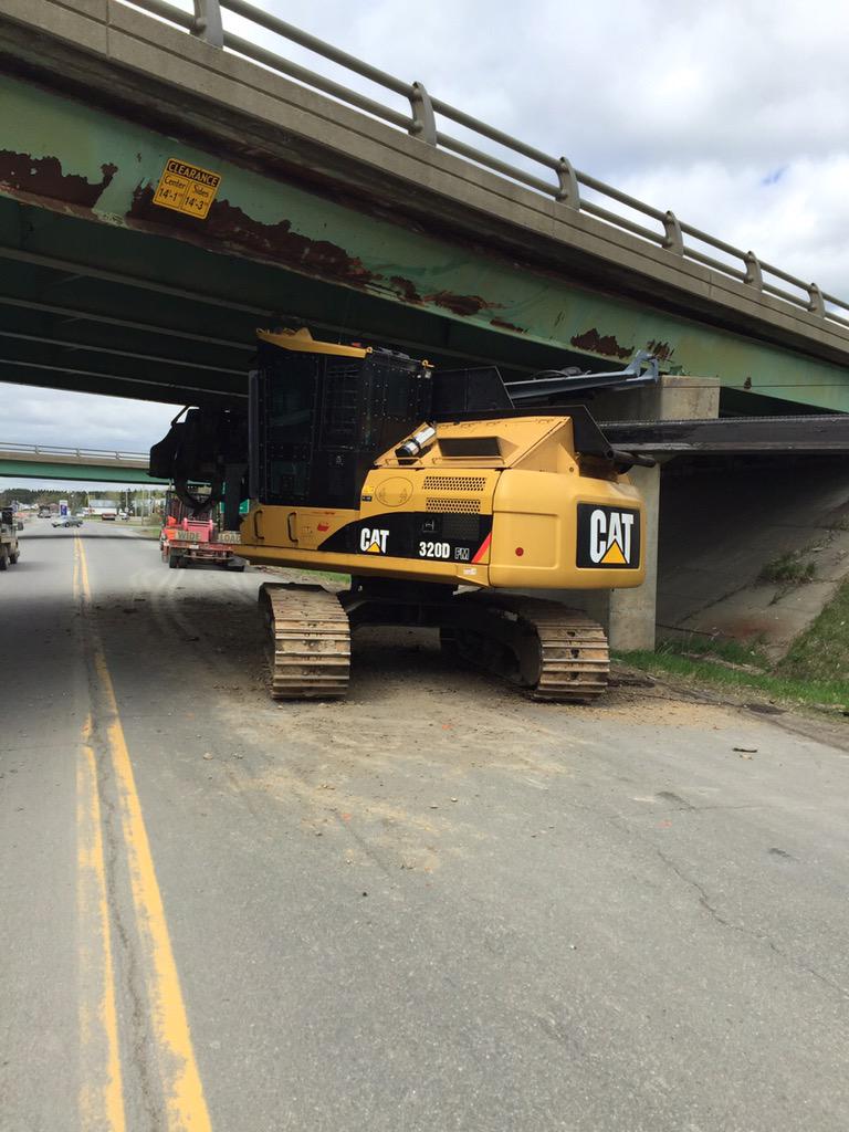 MEStatePolice's tweet photo. PRESS RELEASE: I-95 NB Oakfield reduced to one lane due to over-height vehicle crash. http://t.co/ydRwTU9s6S #MSP_F http://t.co/Oc7pqgabQ7
