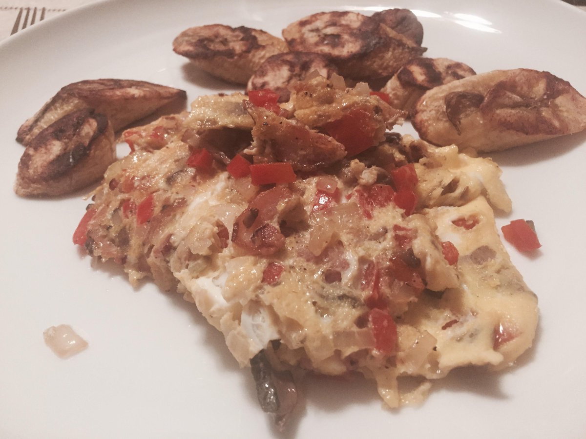 philmazzola's tweet photo. bacon/peppers/onion frittata and some baked plantains. YOOOOO http://t.co/aw2PvbEbnV
