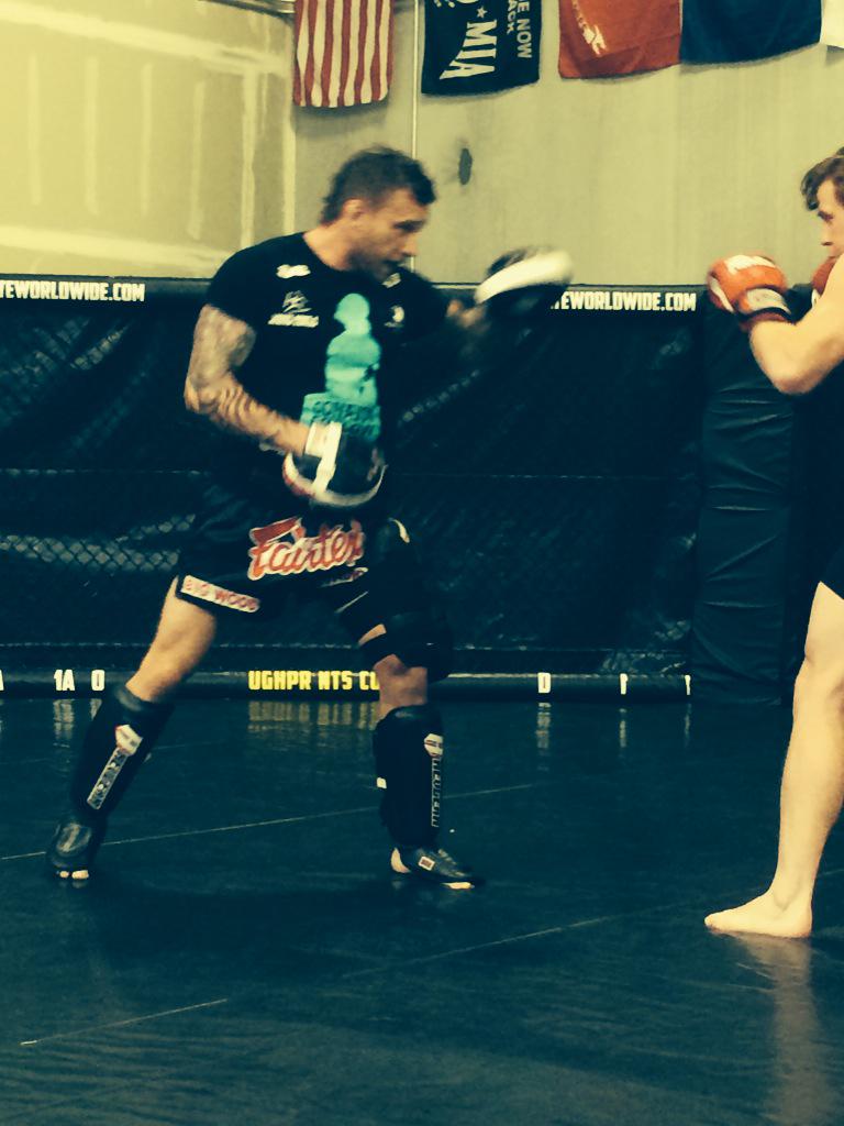 MarkDellaGrotte's tweet image. I&apos;m @SyndicateMMA watchin shit get dirty! Damn, @bigwoodmma can hold pads!!!! #smoothflow I&apos;m impressed!!!