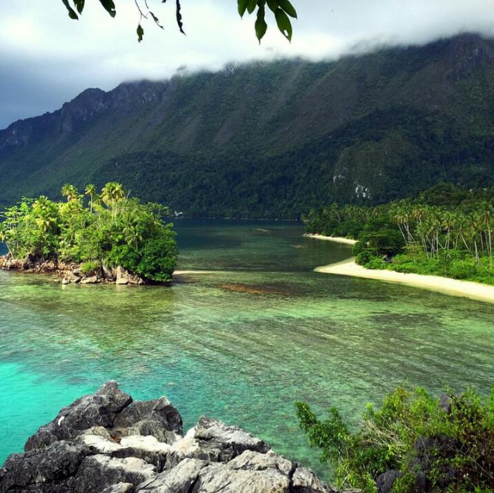 Pantai hatu pahu pahu negeri saleman.
