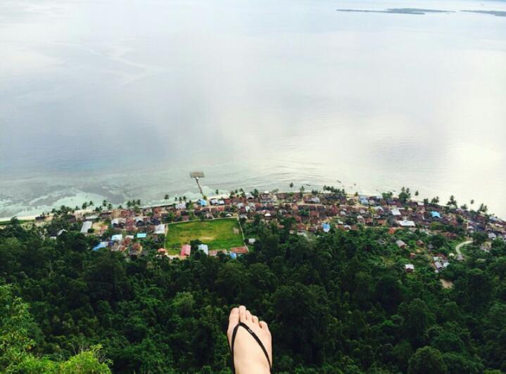 Dari ketinggian gunung roulessy saleman. Nampak negeriku saleman.
