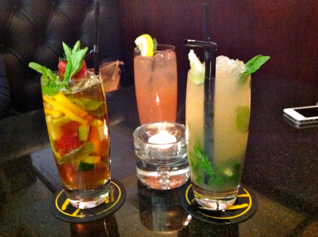 DeadPoshBook's tweet photo. #cheers #Chester #Grovesnor doing it right http://t.co/YCLF7Aqe1g