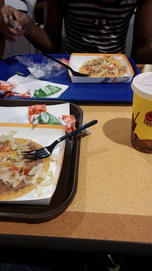 _0880JM's tweet photo. Shiling W/losPana 😍😍 http://t.co/hLrZ7Ub52a
