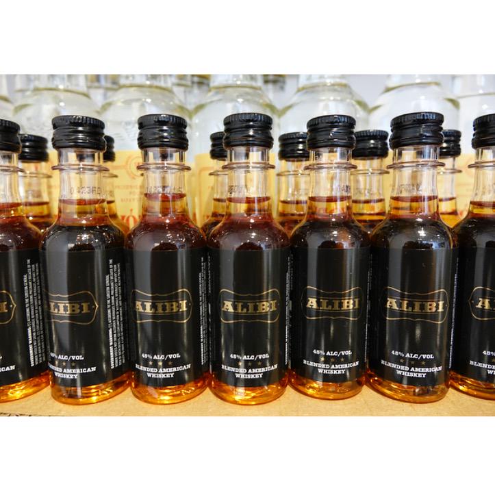 AlibiWhiskey's tweet photo. Mini. Me. #AlibiWhiskey #WhatsYourAlibi #Whiskey #Wednesday #HumpDay http://t.co/VcPPKgkUas