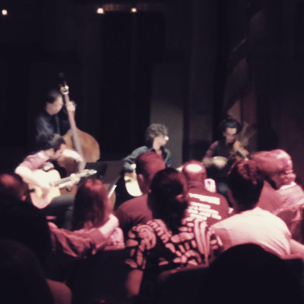 jazzvorterix's tweet photo. #SwingGitan en el #BlackBirdJazzFestival desde el Teatro Municipal. Escuchalo por http://t.co/uyWGoA08FP http://t.co/Mass1DBdfF