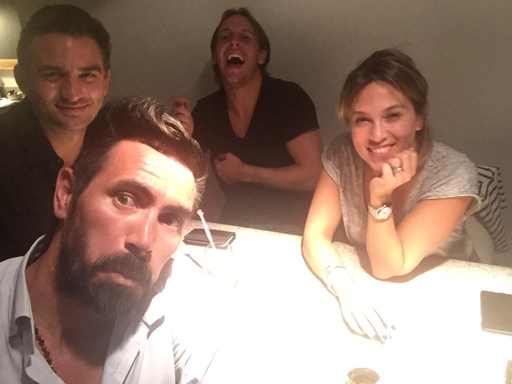 edu_dominguez's tweet photo. Que linda visita!!!!!
Gracias @gonzalofiri @cocobianchi y el Genio de #LeaDiaz . Qué lindo volver a verte http://t.co/RBbnRUKDoG