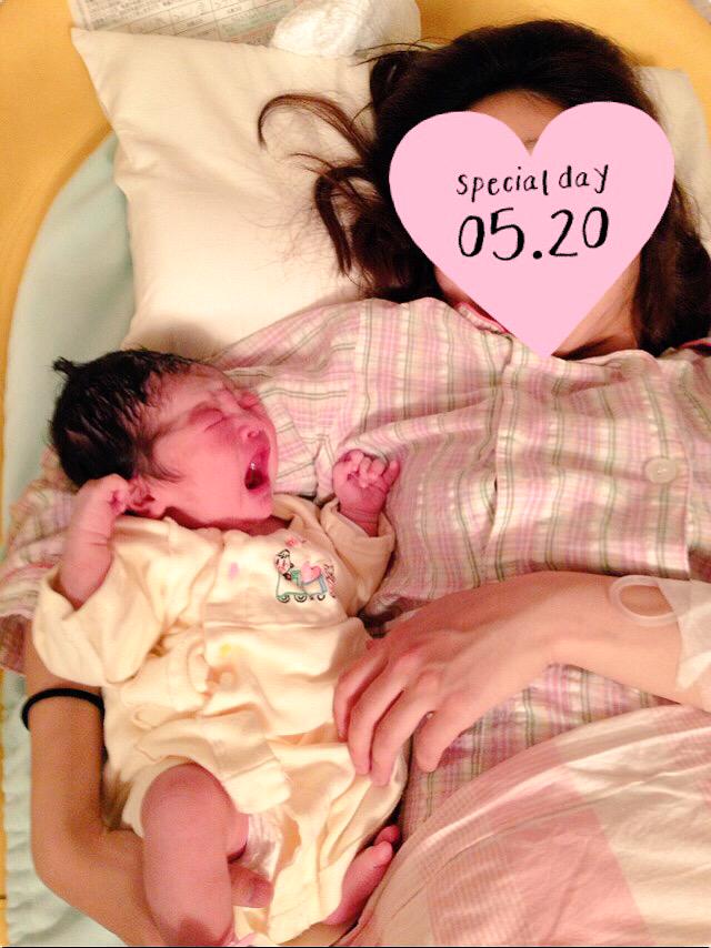 0910Honami's tweet photo. 5月20日 23:32 3516g 51cm 元気な女の子が産まれました👶💓
予定日から10日遅れでやっと天使ちゃんに逢えたよ😭👏💓
産まれてきてくれて本当にありがとう。 http://t.co/Ml5Bih5Vtj