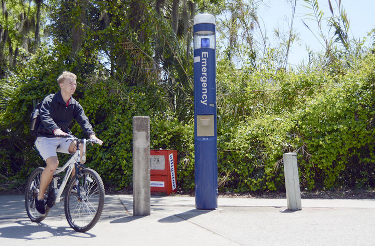 TapShield's tweet photo. Students move from traditional campus safety methods to more modern resources like TapShield http://t.co/2pZ9pn9YGt http://t.co/9w4A1pcsHV