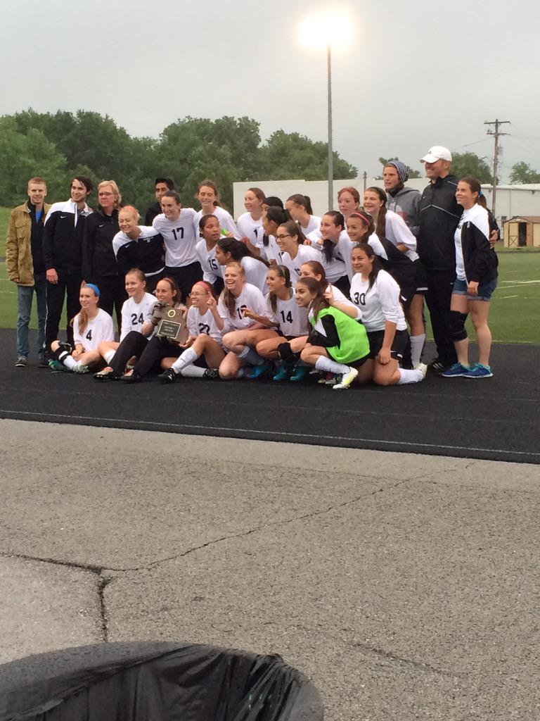 CentralDogPound's tweet photo. THE LADY BULLDOGS ARE DISTRICT CHAMPS ⚽️🐾🏆 #1-0 #BULLDOGNATION http://t.co/PaOHTCzd6f