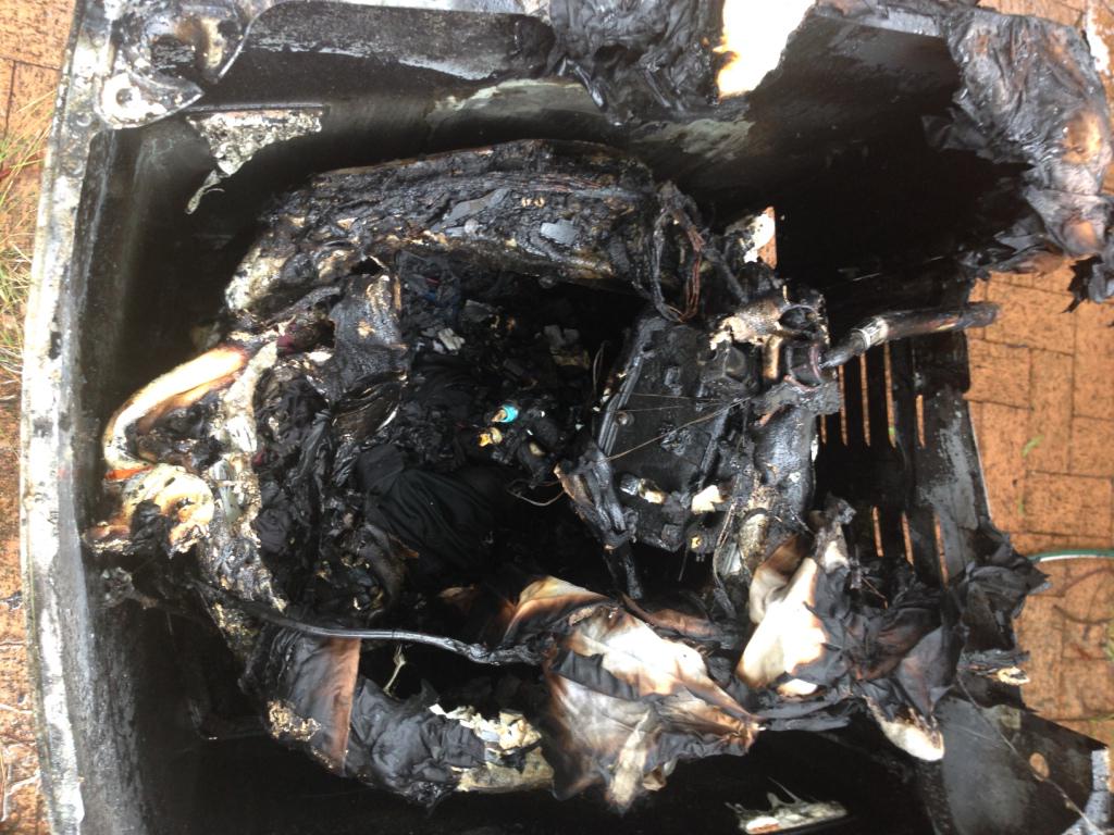 FRNSW's tweet photo. #Corlette house #fire started by recalled #Samsung wsh'ing machine.18th in a year. #FRNSW http://t.co/aCi6M5kZDT http://t.co/gmGZqjdm1F
