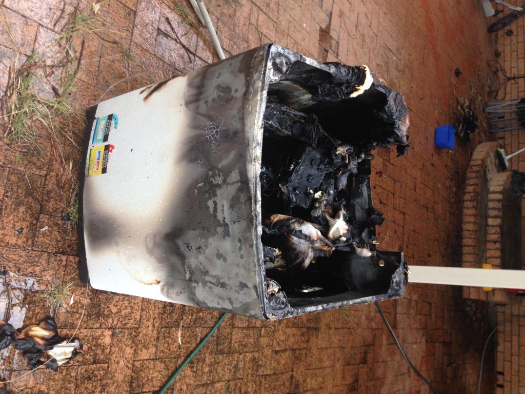 FRNSW's tweet photo. #Corlette house #fire started by recalled #Samsung wsh'ing machine.18th in a year. #FRNSW http://t.co/aCi6M5kZDT http://t.co/gmGZqjdm1F